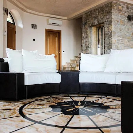 Villa Smeralda Daire *